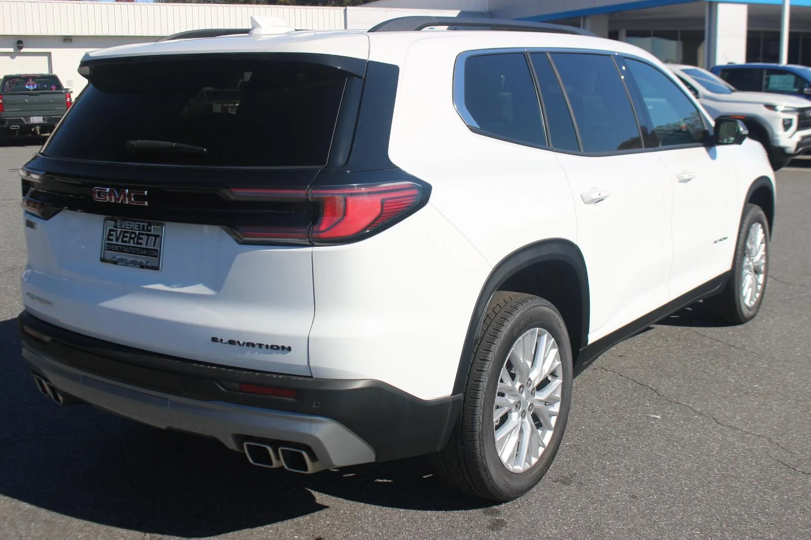 New 2025 Summit White GMC Elevation image 7