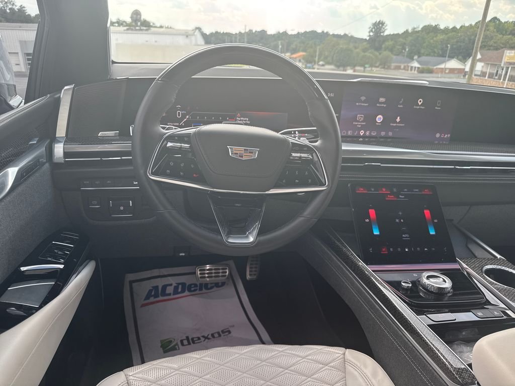 Used 2025 White Cadillac V-Series image 16