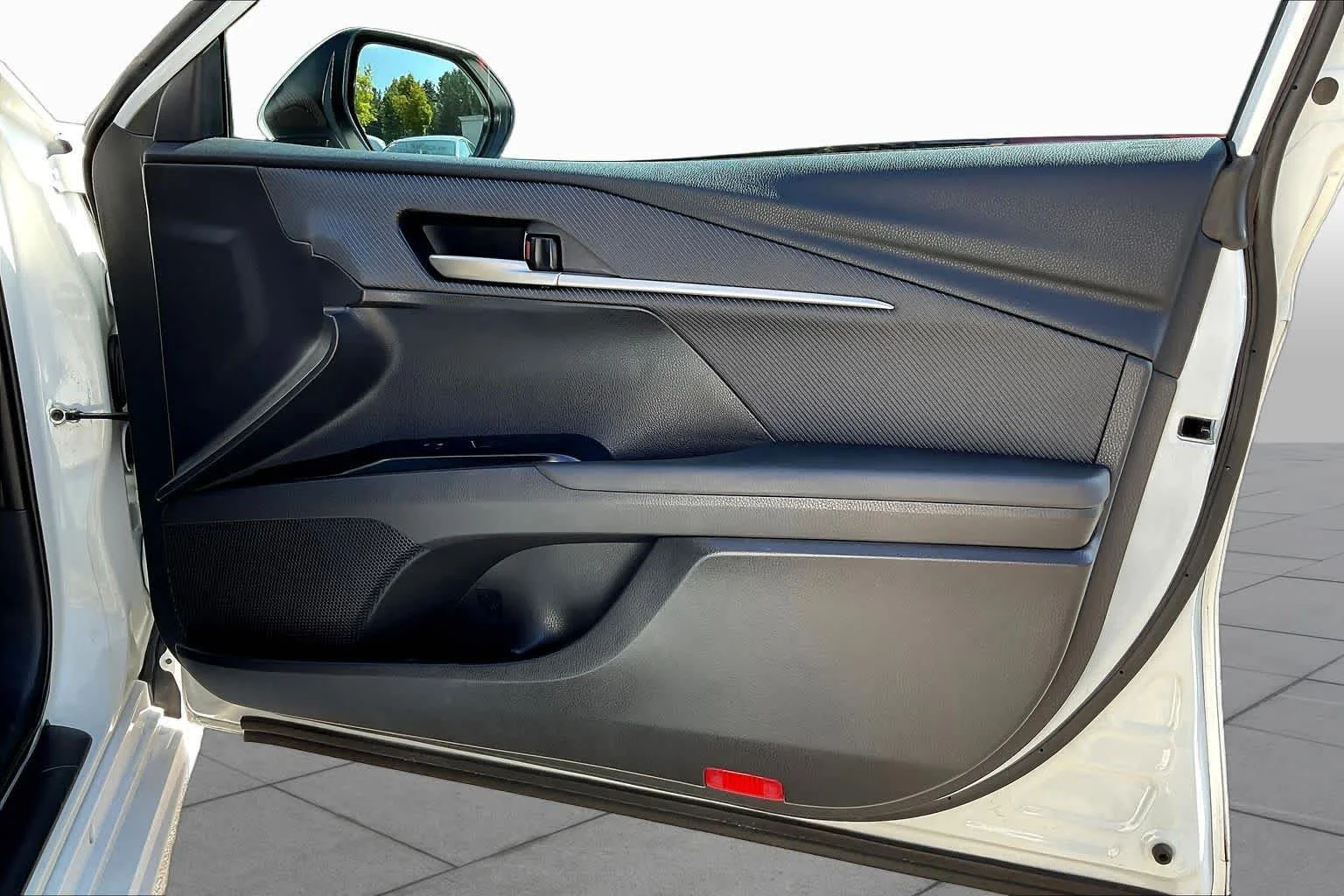 Used 2025 Ice Cap Toyota SE image 23