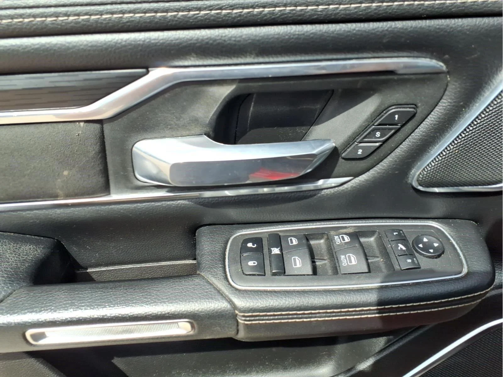Used 2024  Ram Laramie image 18