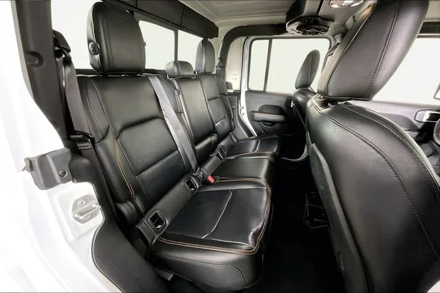 Used 2021 White Jeep Mojave image 24