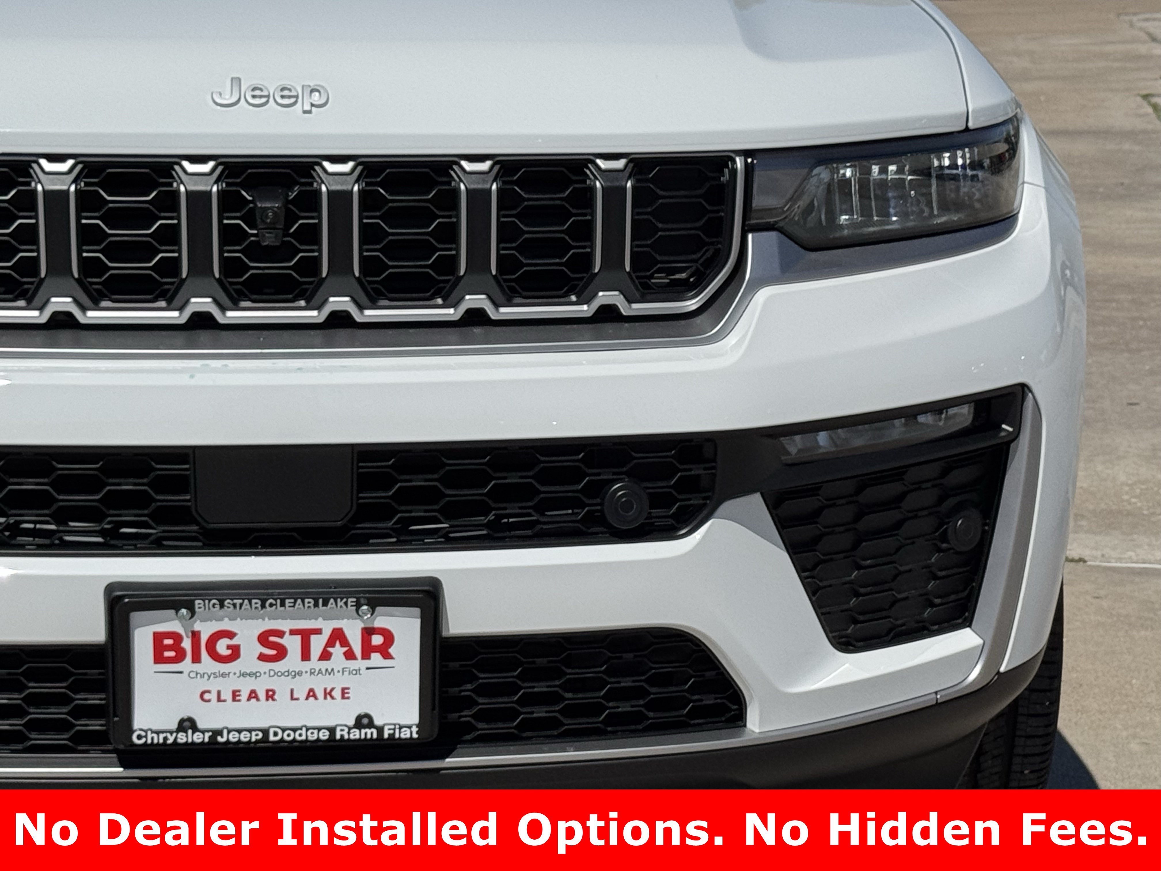 New 2026 Bright White Clear-Coat Exterior Paint Jeep Limited image 4