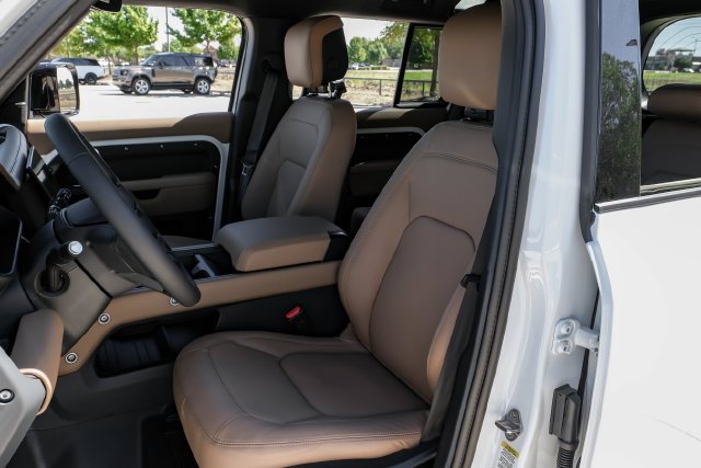 New 2026 Fuji White Land Rover X-Dynamic SE image 37