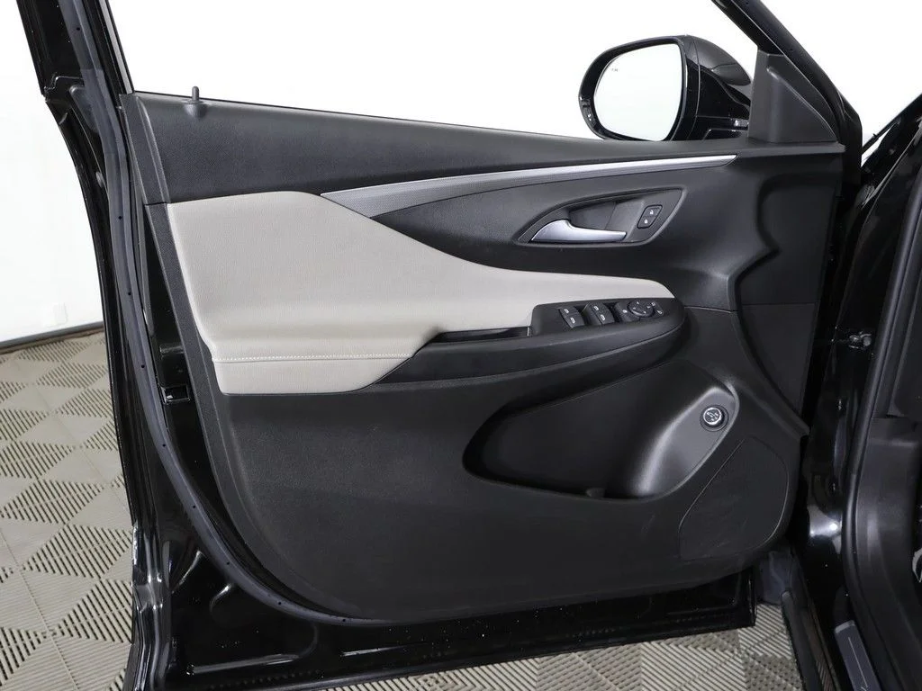 Used 2024 Black Buick Avenir image 23