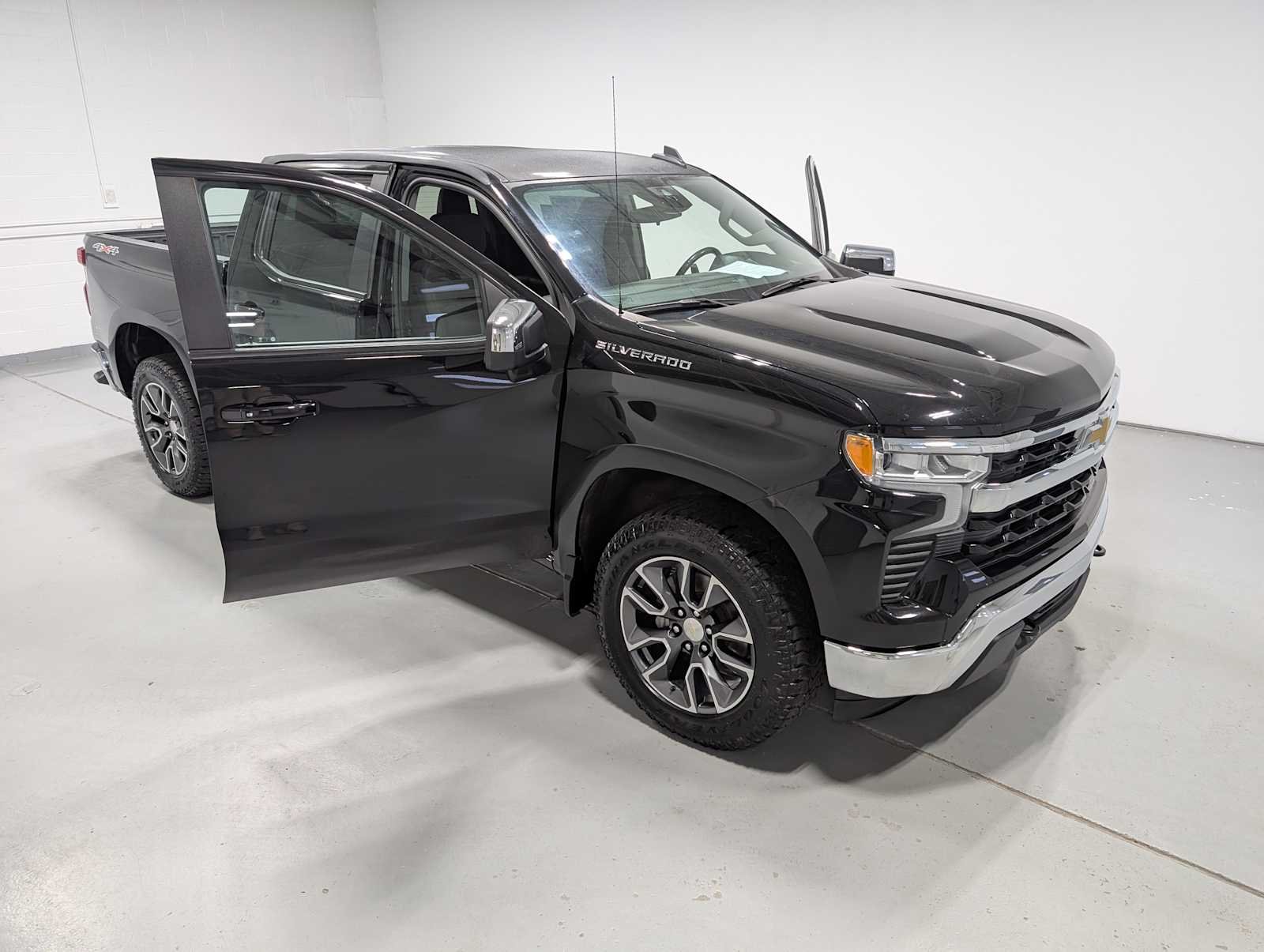 Used 2022 Black Chevrolet LT image 17
