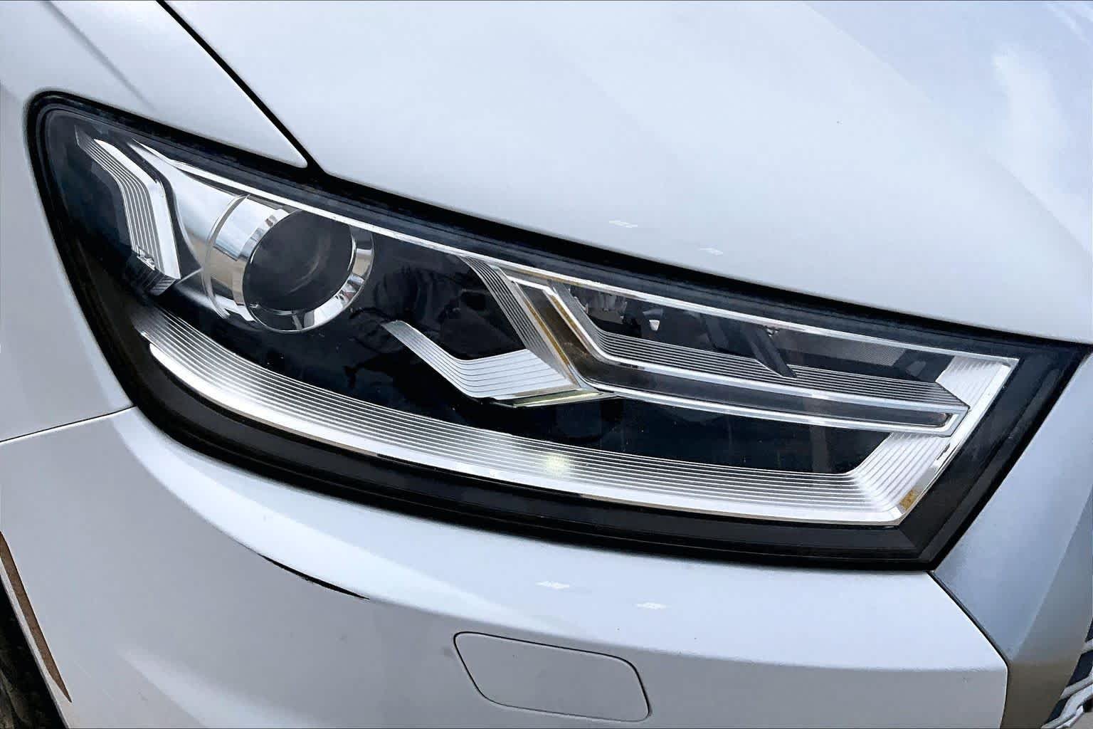 Used 2018 Carrara White Audi Premium image 28