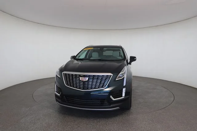 Used 2025 Green Cadillac Premium Luxury image 32