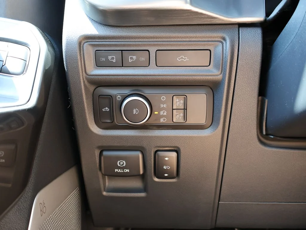 Used 2022 Silver Ford Lariat image 30