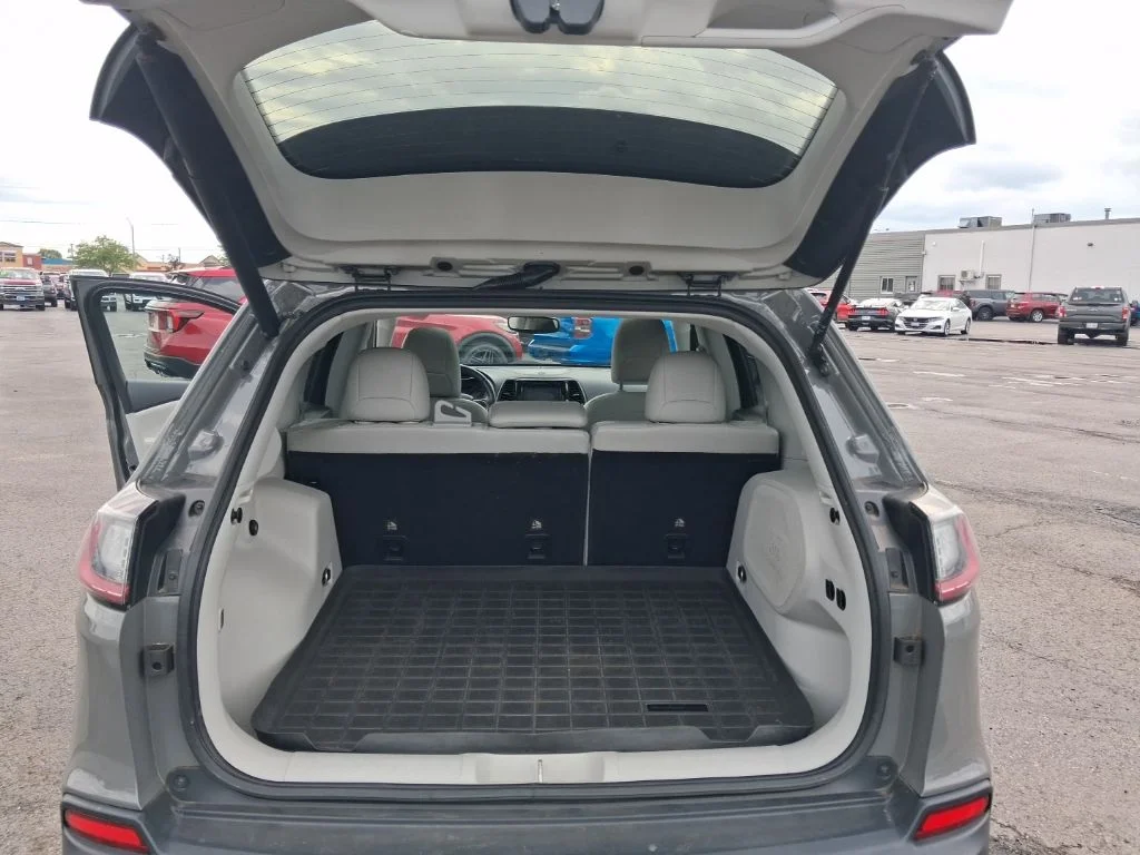 Used 2019 Gray Jeep Limited image 25