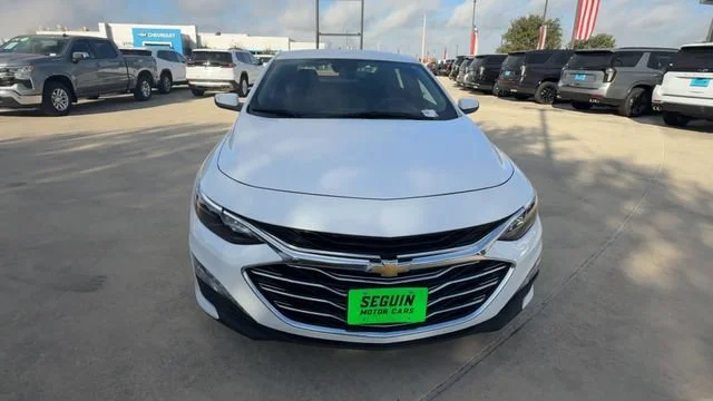 Used 2024 Summit White Chevrolet 1LT image 3