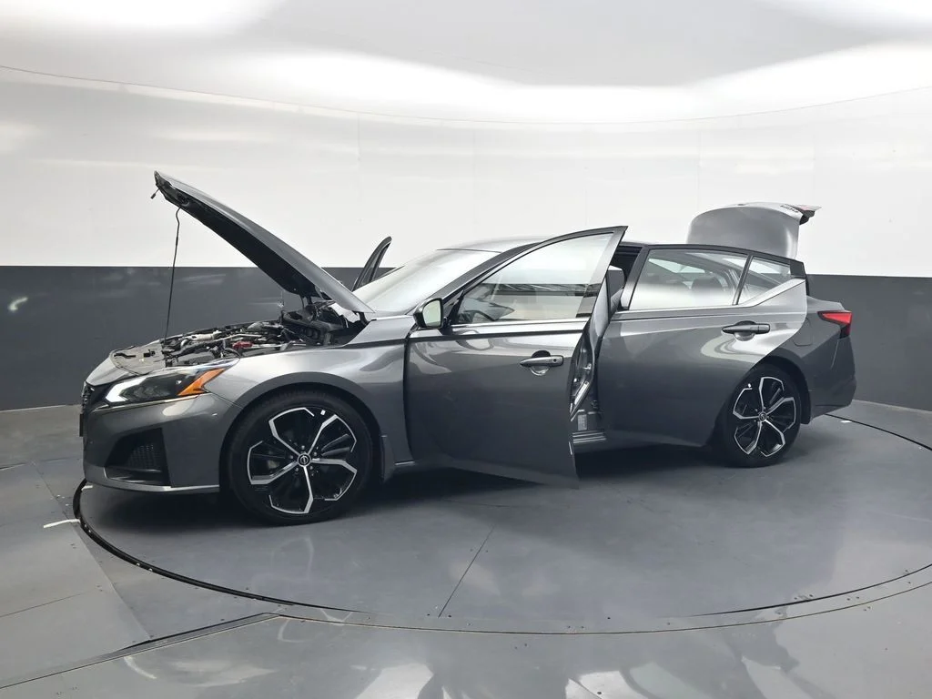 Used 2025 Gray Nissan 2.5 SR image 49