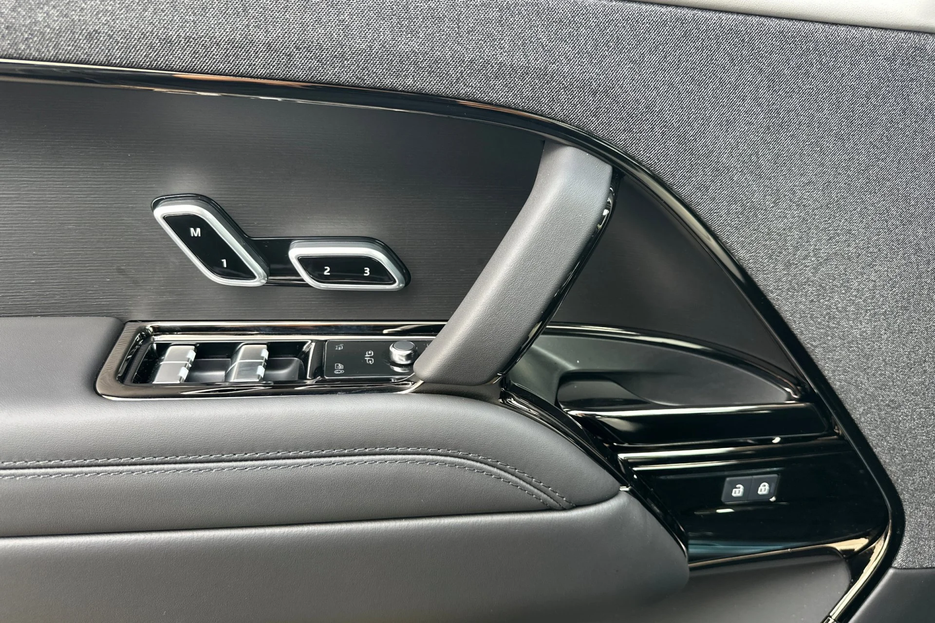 2025 Land Rover Range Rover Sport Dynamic SE - Photo 14
