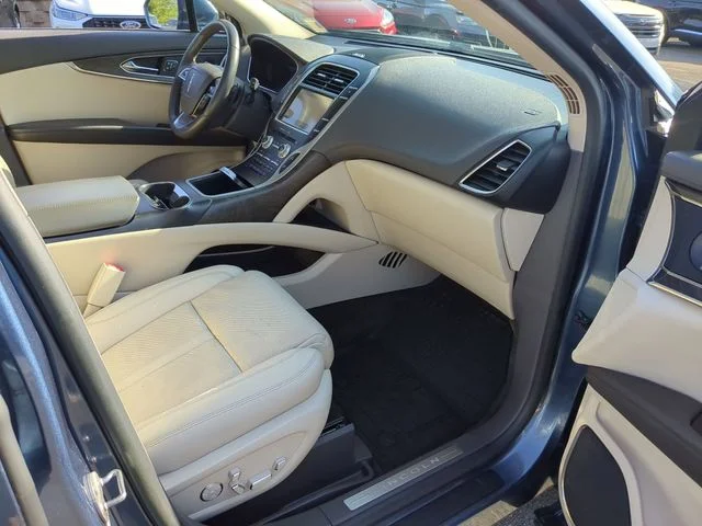 Used 2019 Blue Lincoln Reserve image 38