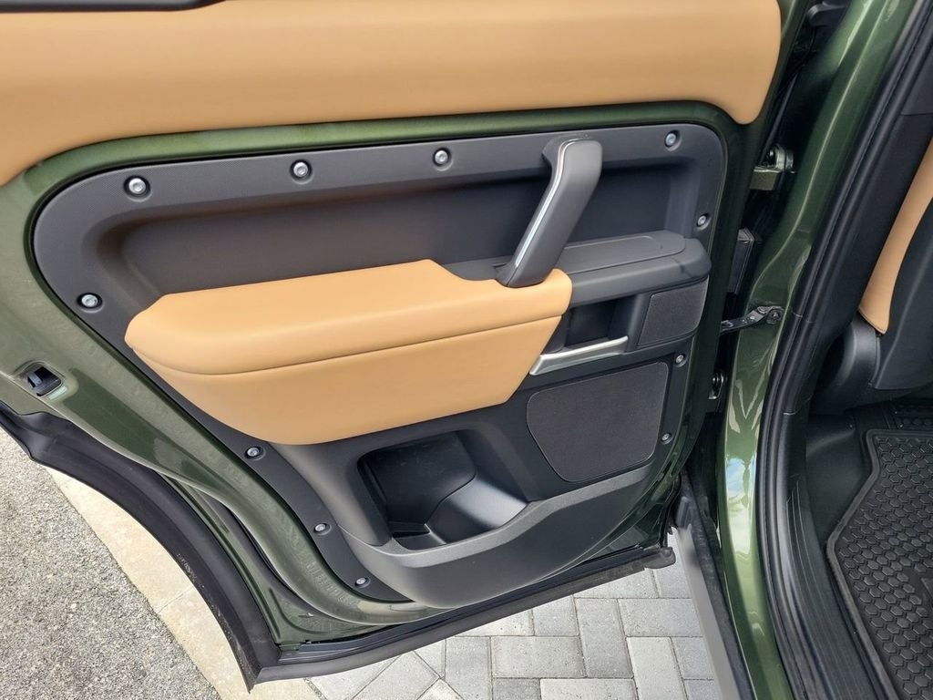 New 2026 Woolstone Green Land Rover X-Dynamic SE image 20
