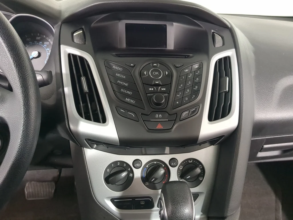 Used 2014 blue Ford SE image 23