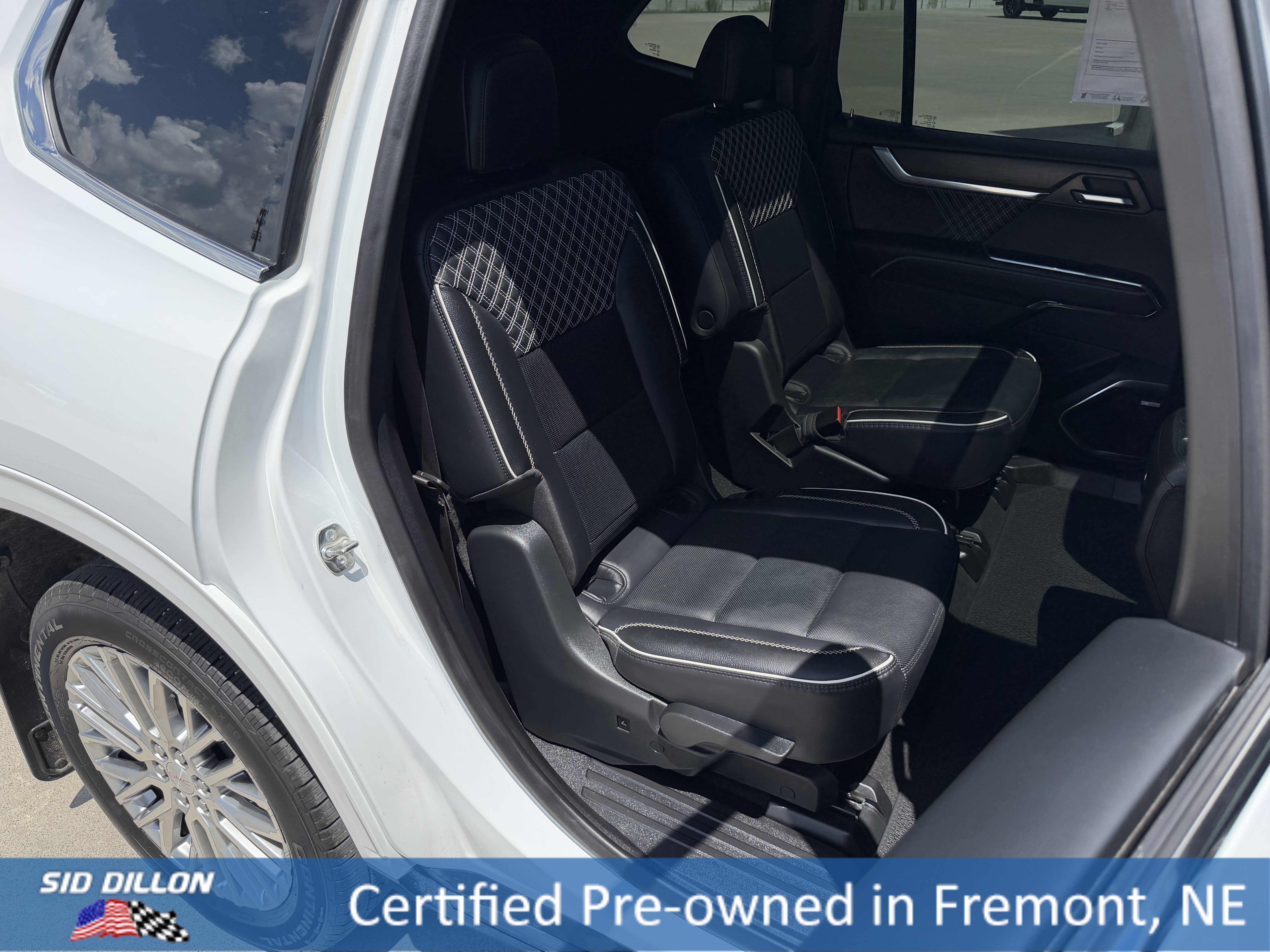 Used 2024 Summit White GMC AWD Denali image 11