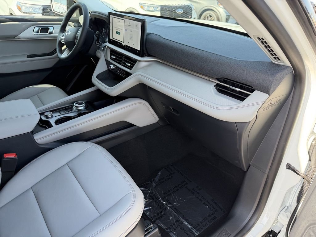 New 2026 Star White Metallic Tri-Coat Ford Active image 10