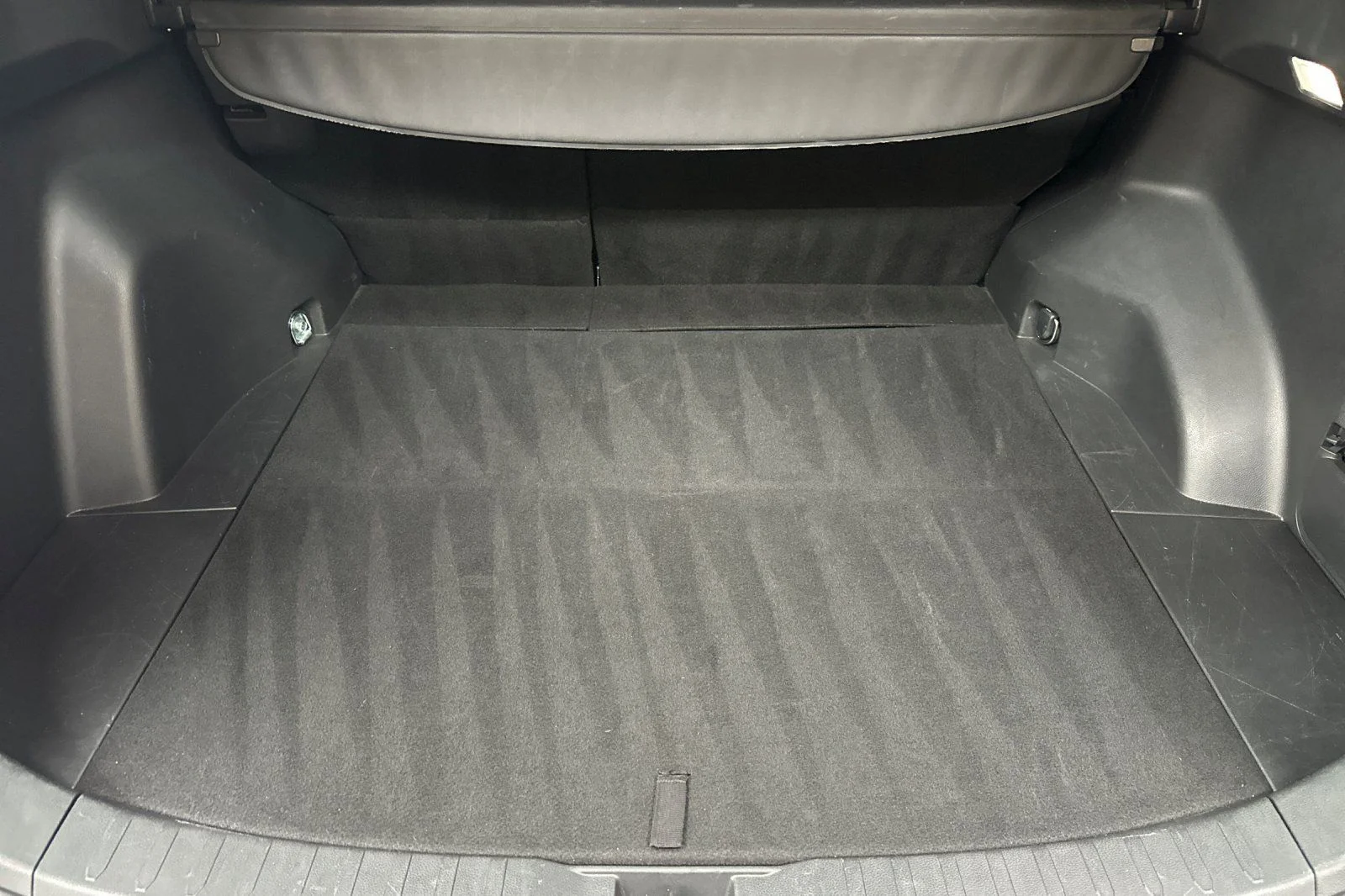 Used 2025 White Toyota XLE image 20