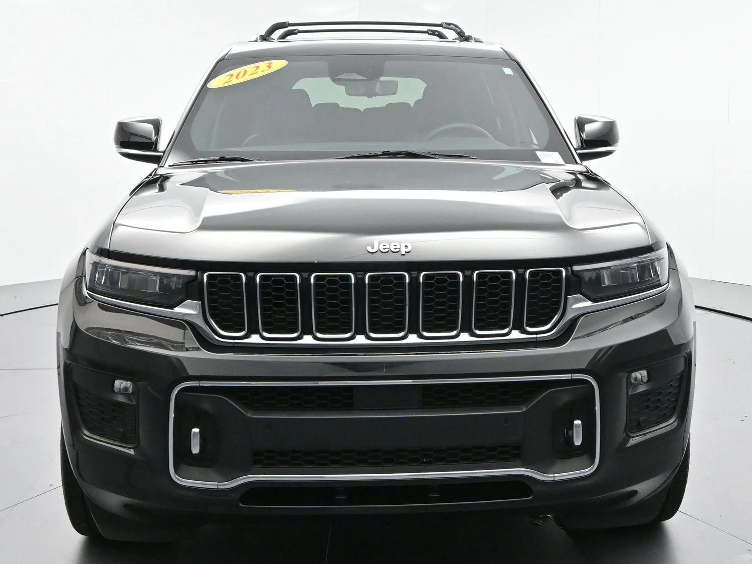 Used 2023 Diamond Black Crystal Pearlcoat Jeep Overland image 2