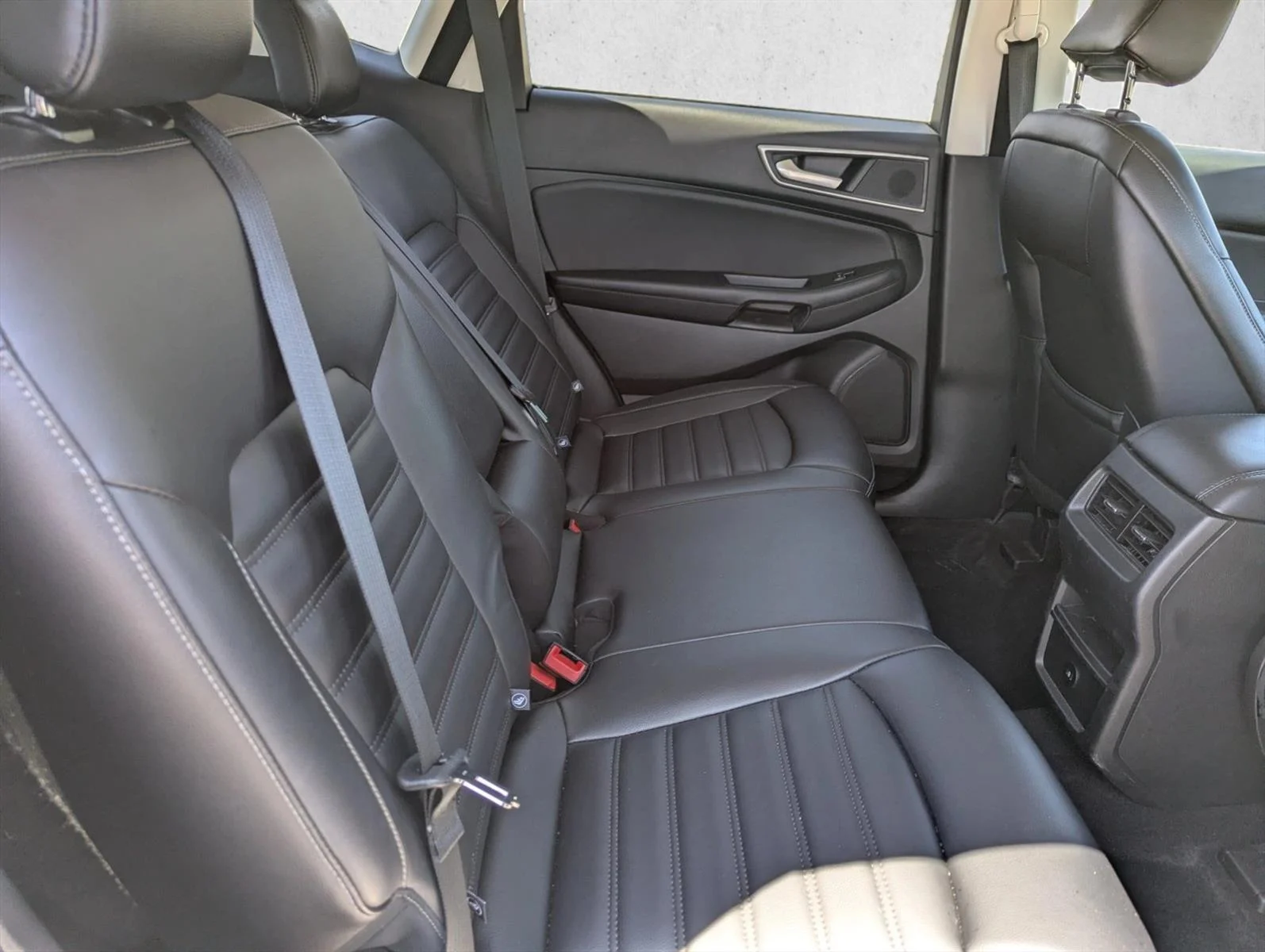 Used 2024 Oxford White Ford SEL image 28