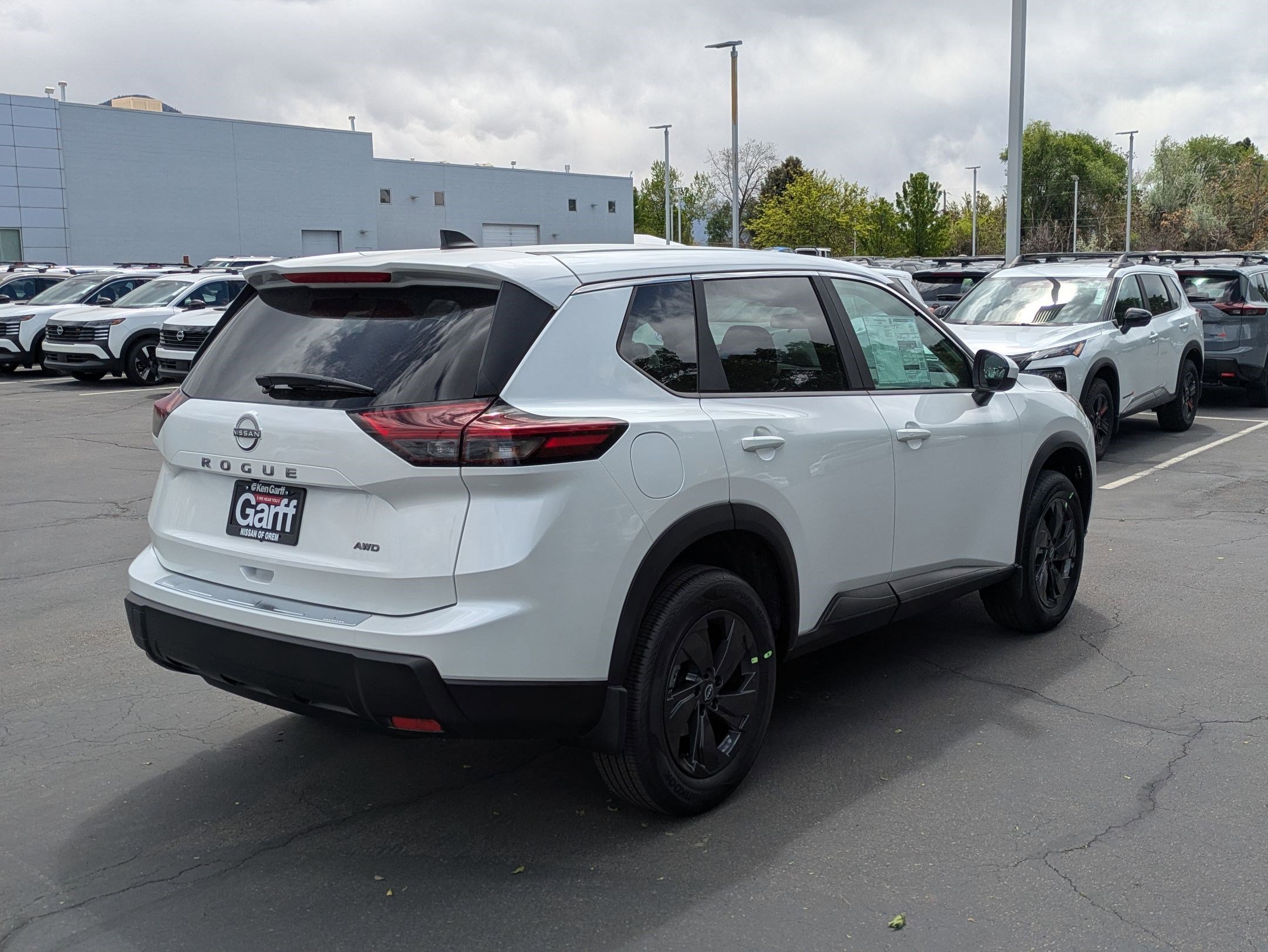 New 2026 Everest White Pearl TriCoat Nissan SV image 3