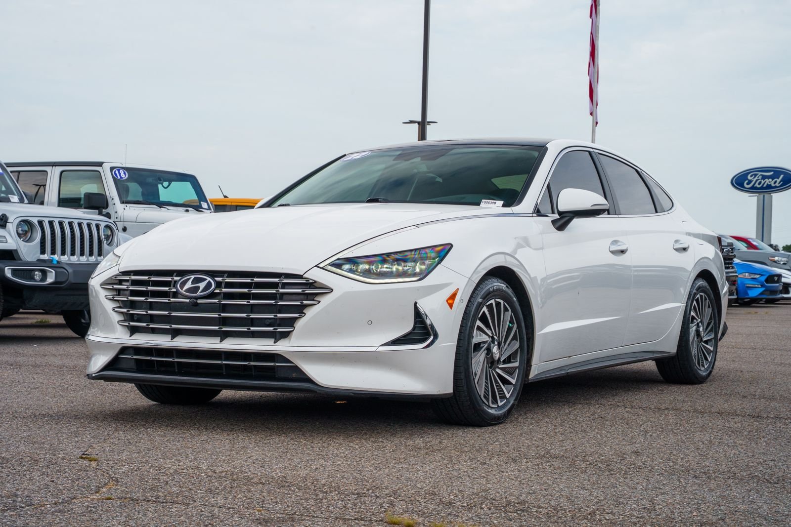 Used 2022 White Hyundai Limited image 3