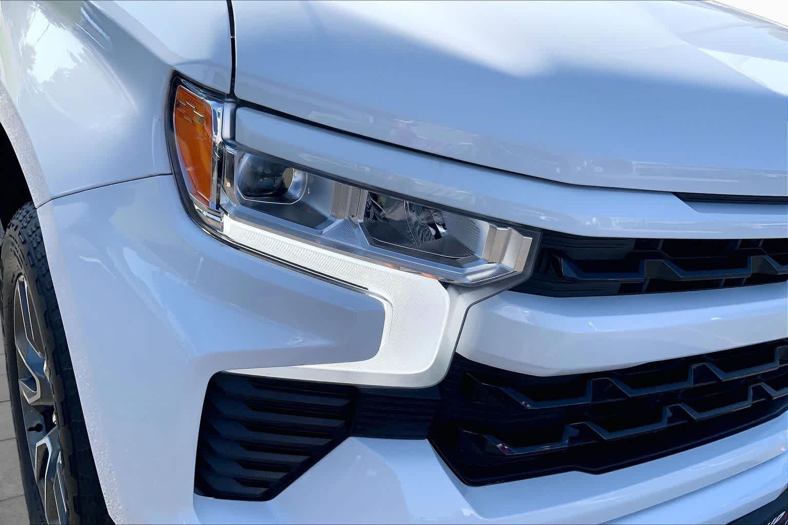 Used 2023 SUMMIT WHITE Chevrolet RST image 28