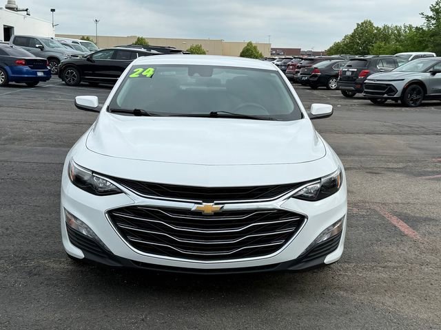 Used 2024 Summit White Chevrolet 1LT image 2