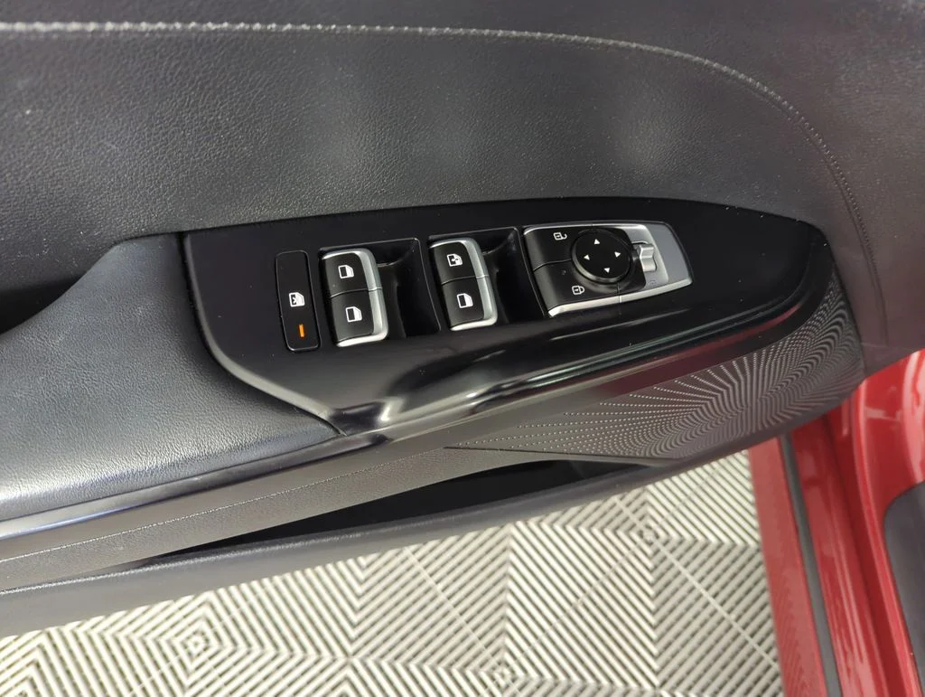 Used 2023 Red Kia LXS image 19