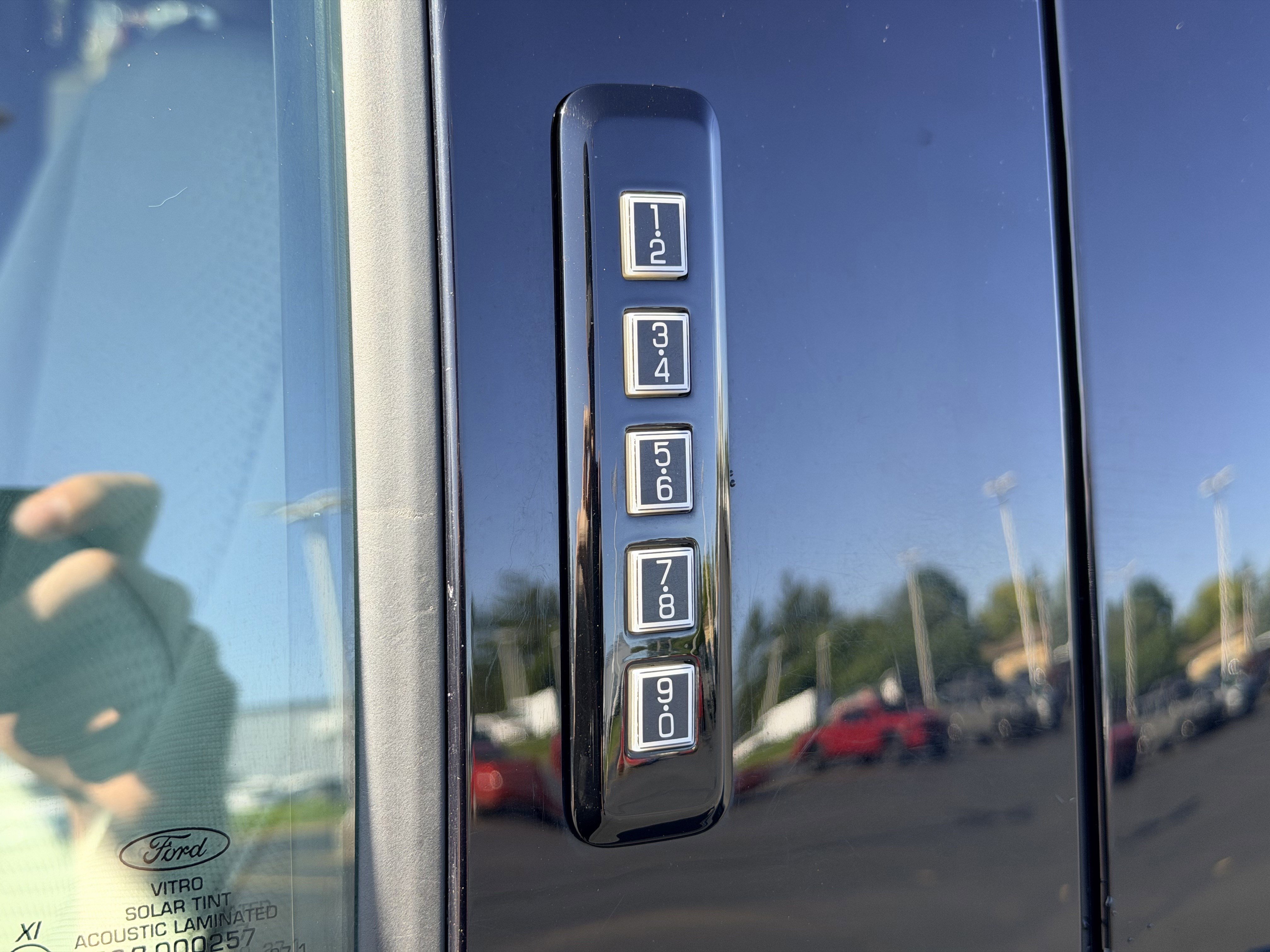 Used 2019 Black Ford XLT image 5