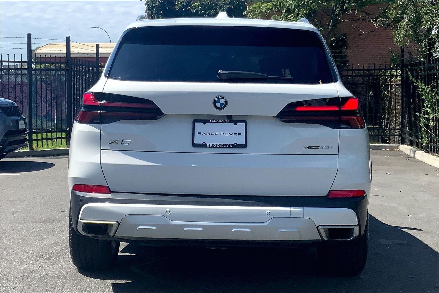 Used 2024 Alpine White BMW xDrive40i image 4