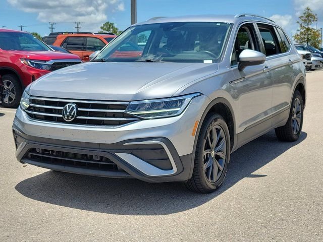 Used 2024 Pyrite Silver Metallic Volkswagen 2.0T SE image 3