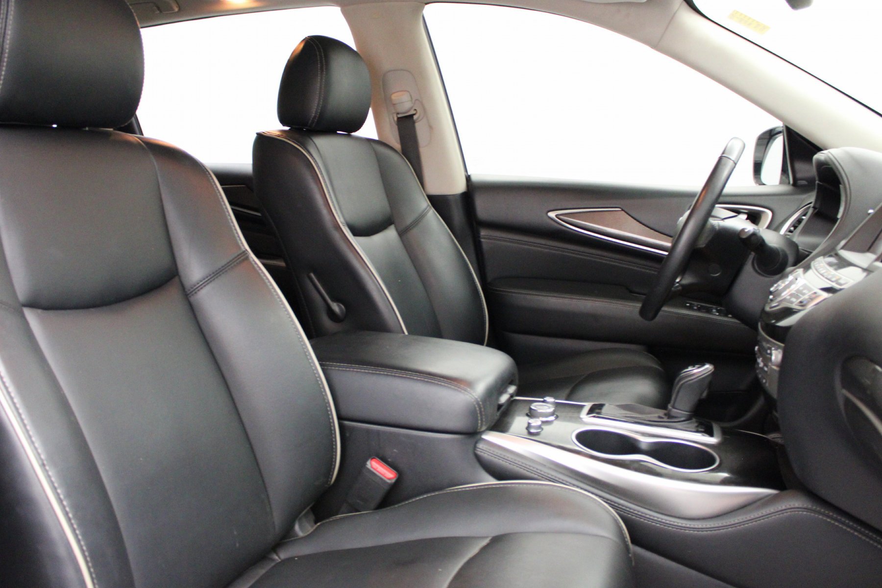 Used 2019 Majestic White INFINITI PURE image 25