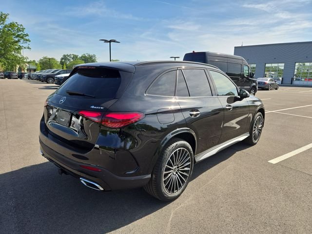 New 2026 Black Mercedes-Benz GLC300 image 3