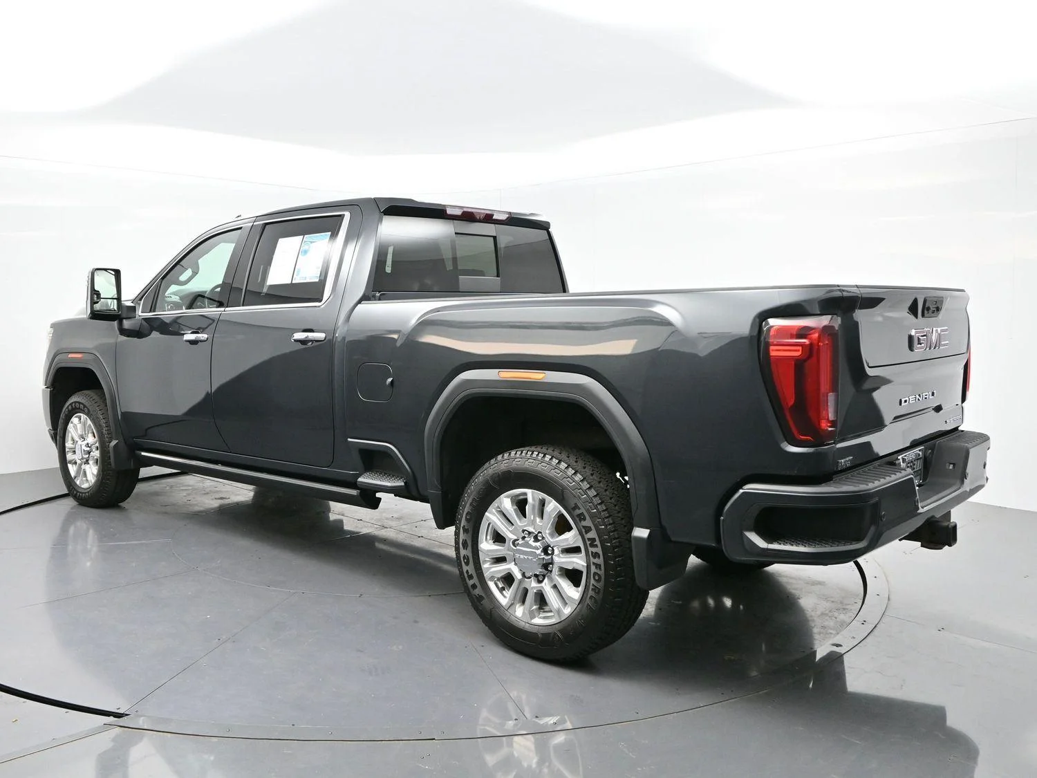 Used 2022 Hunter Metallic GMC Denali image 5