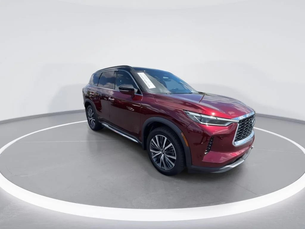 Used 2023 Red INFINITI Autograph image 2