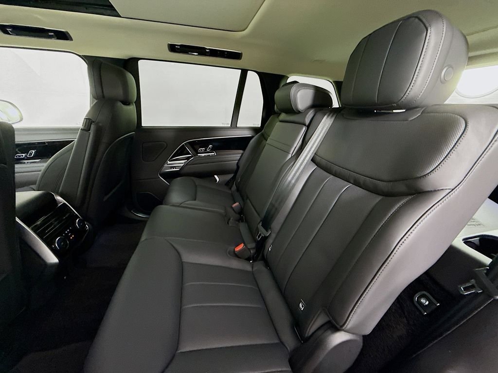 New 2026 Santorini Black LAND ROVER SE LWB 7-Seats / V8 image 26