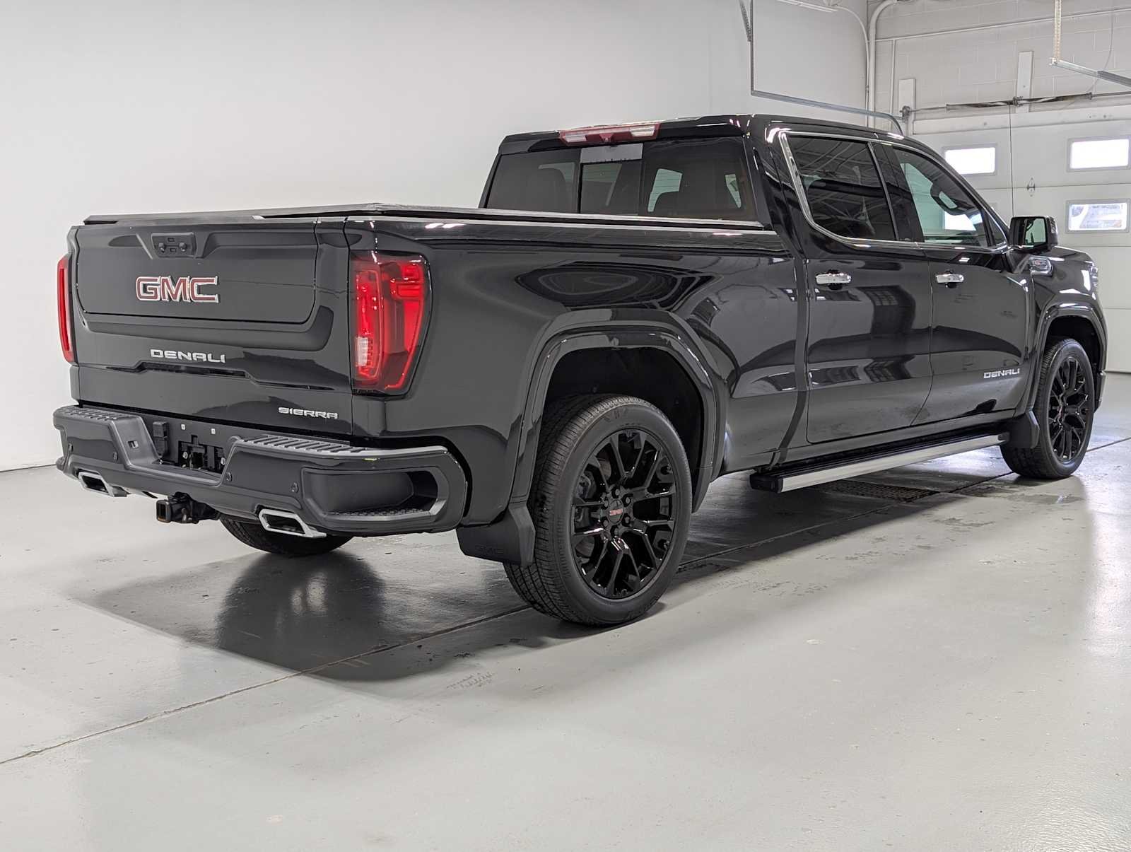 Used 2023 Onyx Black GMC Denali image 8