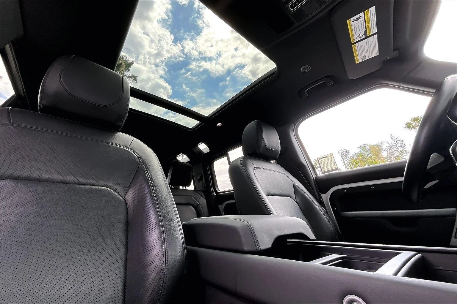 Used 2024 White Land Rover S image 22