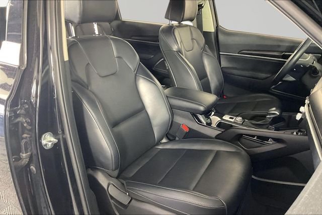 Used 2025 Black Kia S image 26