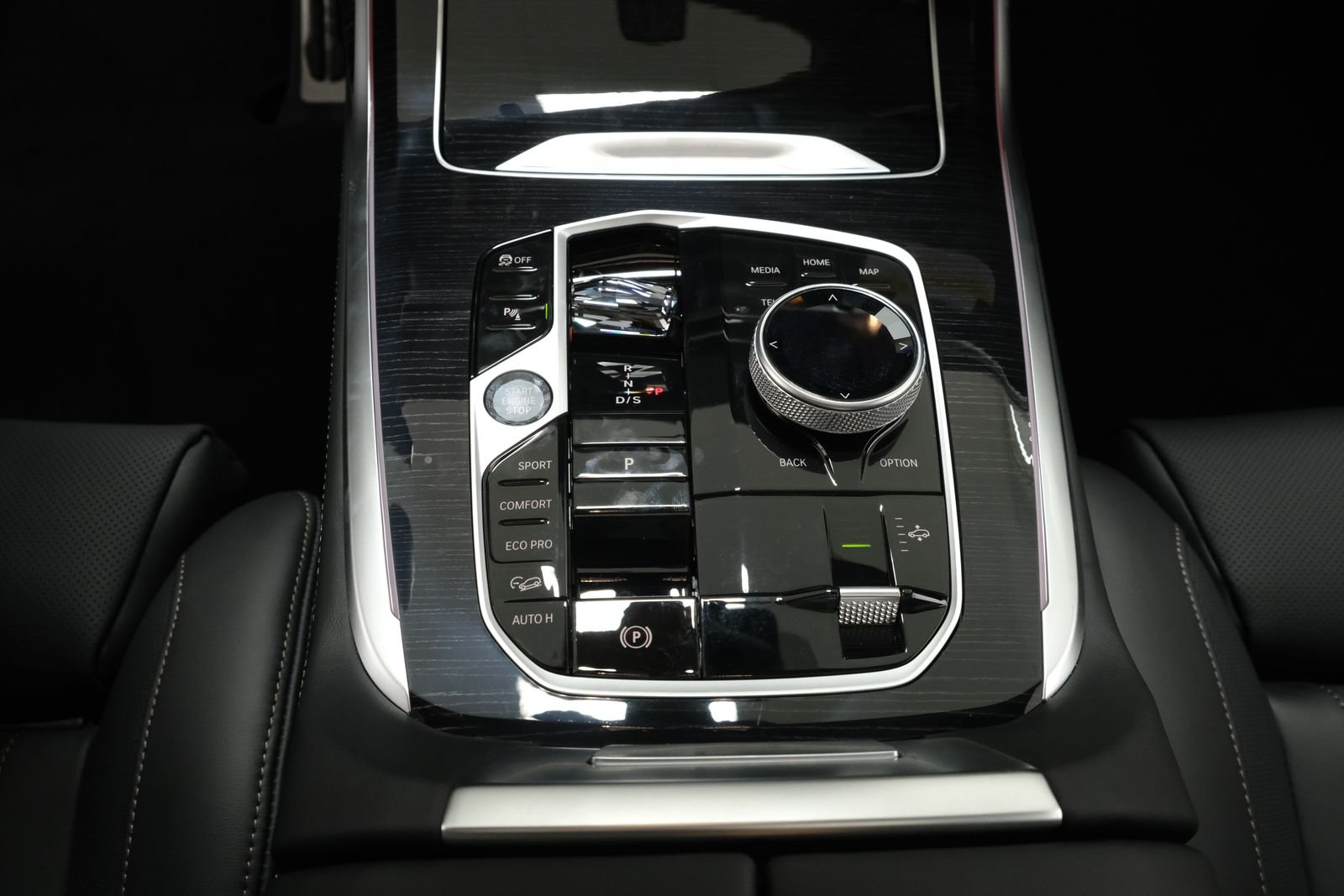 New 2027 Black Sapphire Metallic BMW M60i image 23