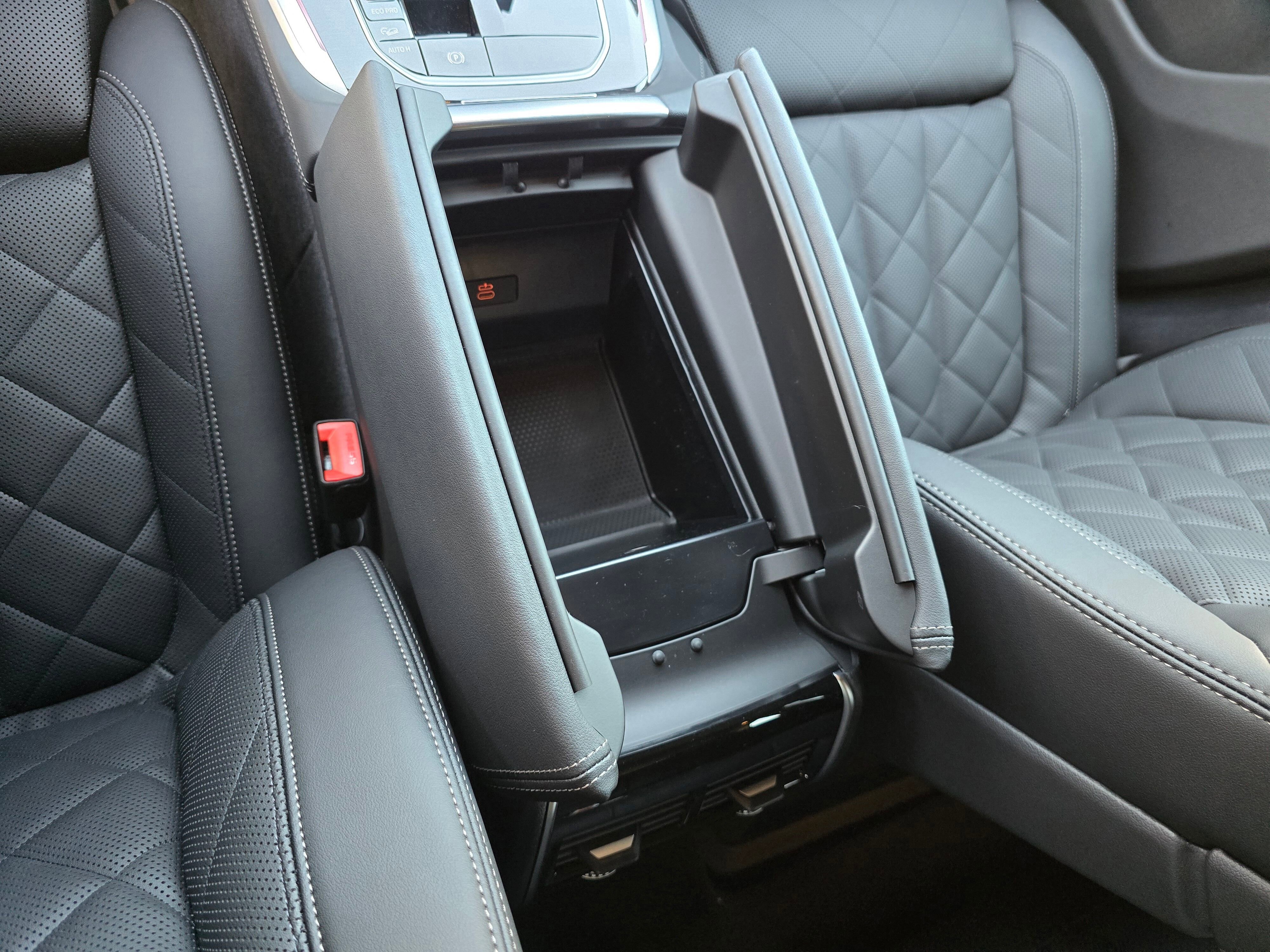New 2026 Dravit Grey Metallic BMW xDrive40i image 57