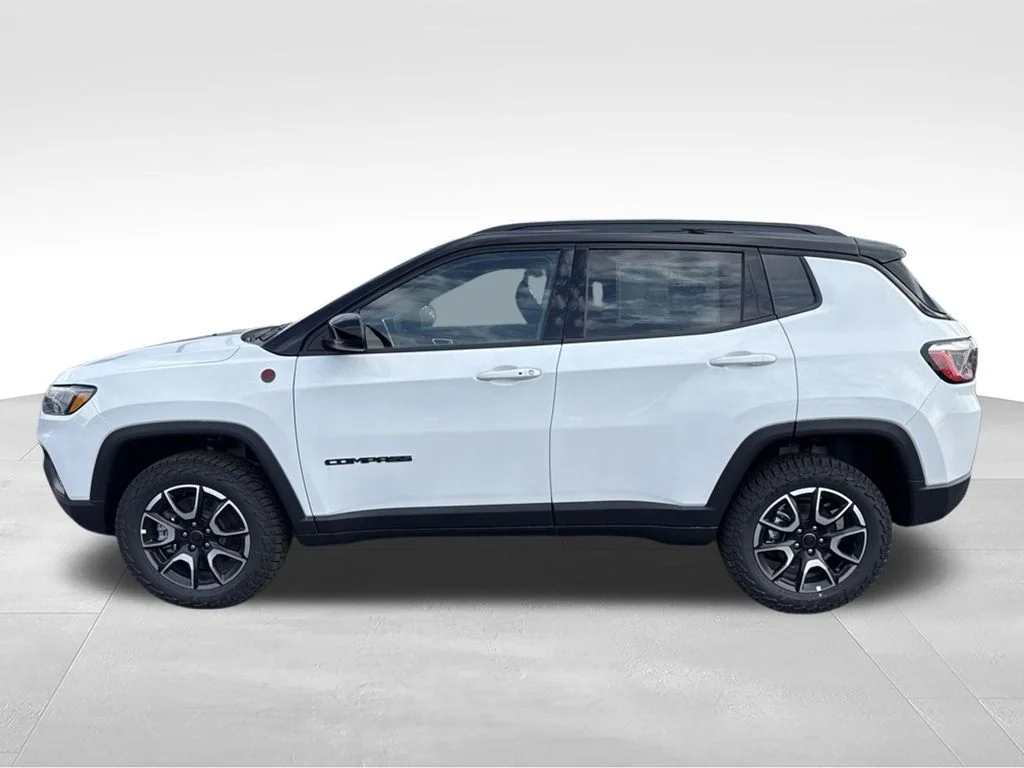 New 2026 Bright White Clear-Coat Exterior Paint Jeep Trailhawk image 6