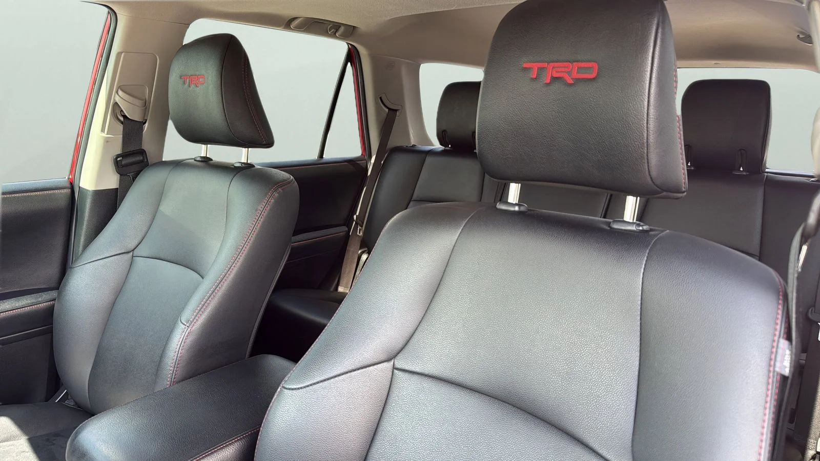 Used 2021 Red Toyota Venture image 9