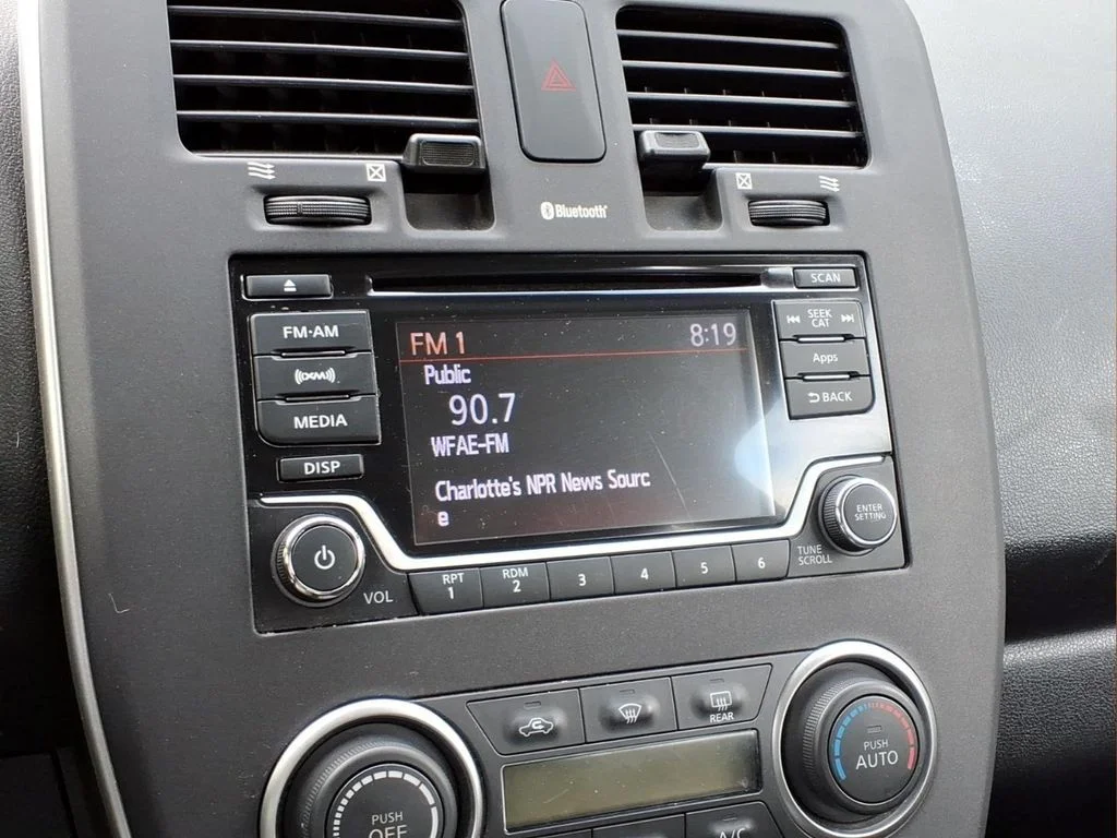 Used 2016 Silver Nissan S image 4