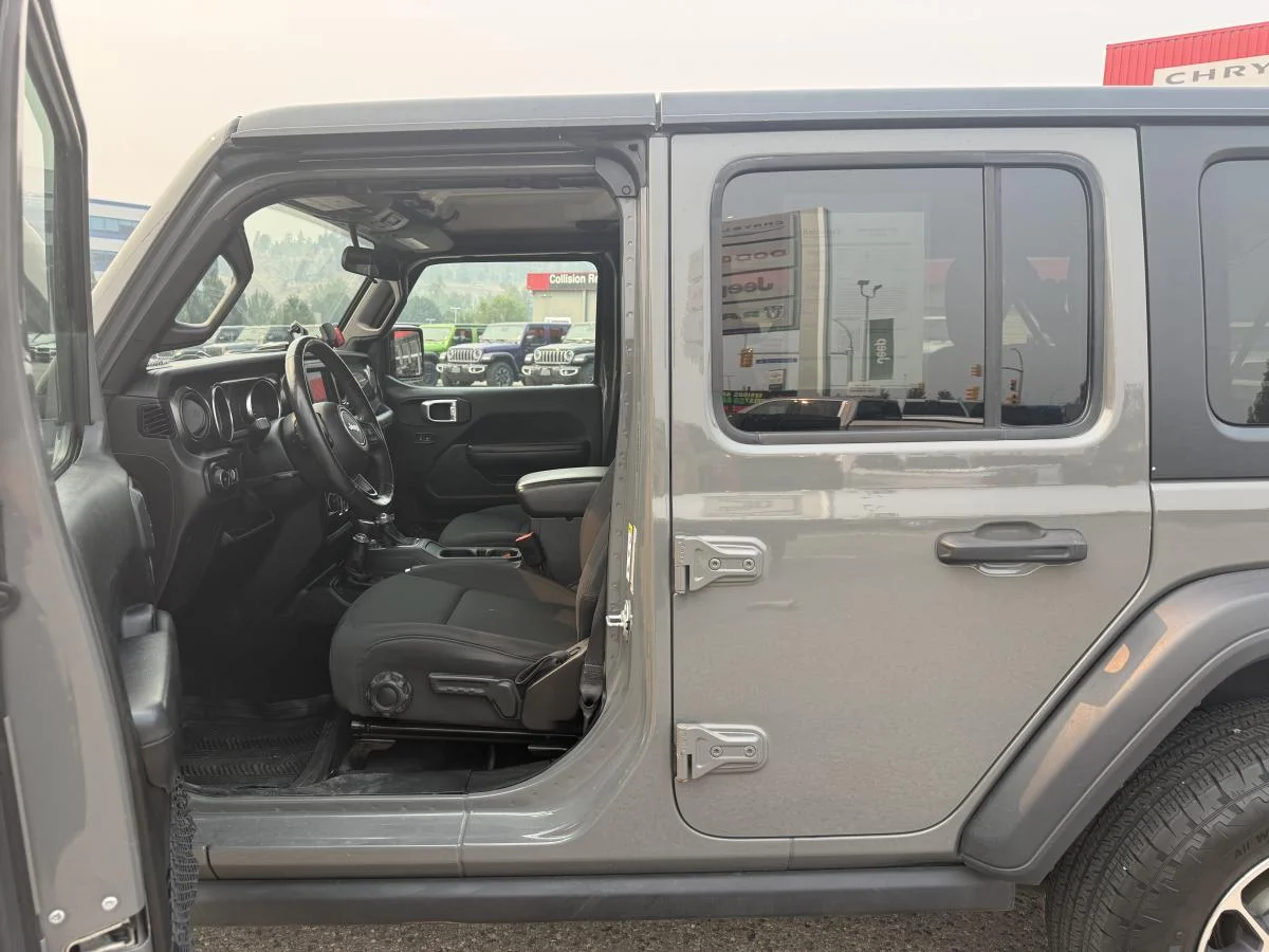 Used 2019 Grey Jeep Sport image 10