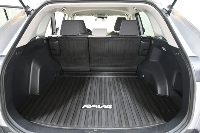 Used 2021 Silver Toyota XLE image 20