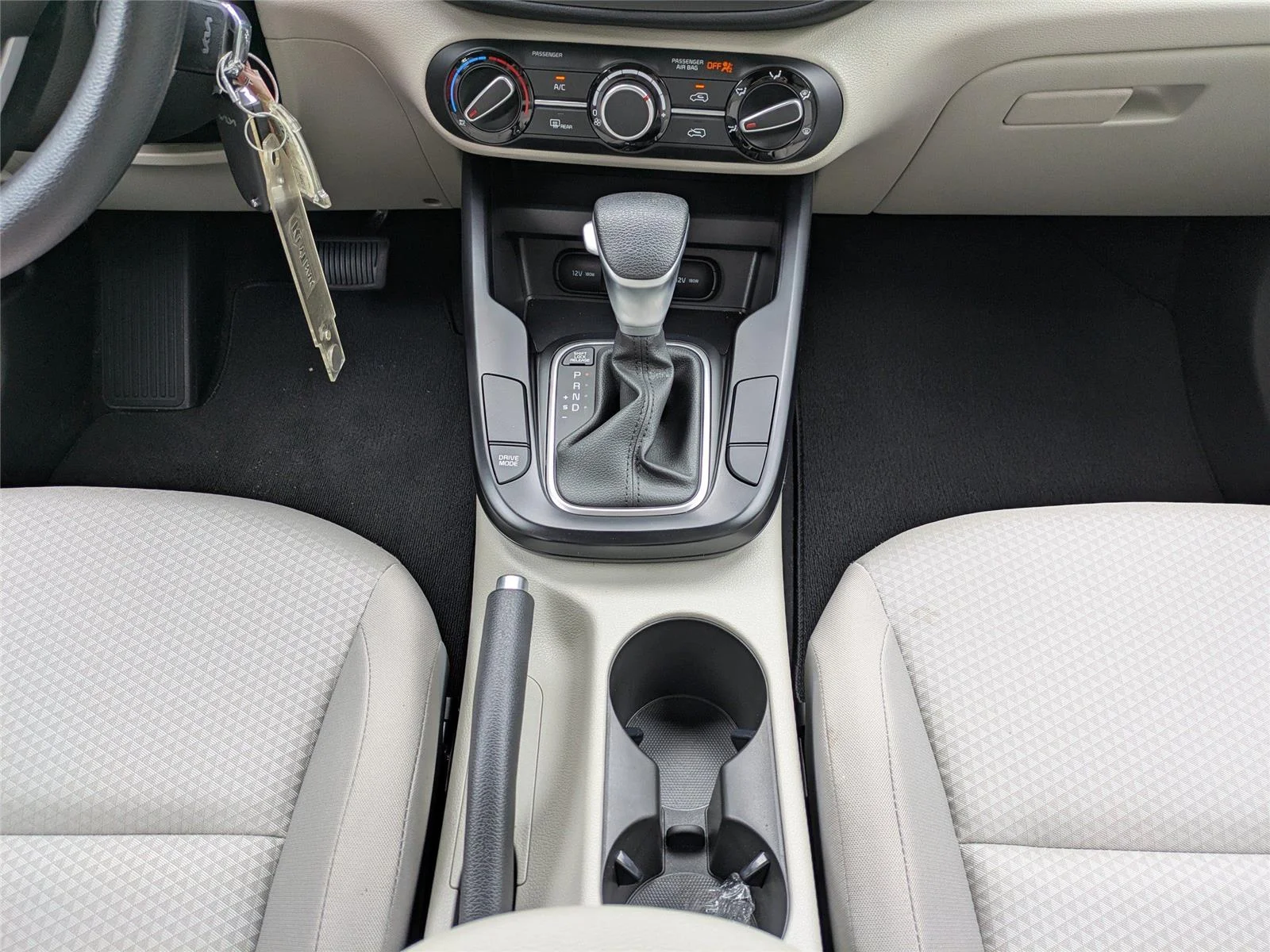 Used 2025  KIA  image 19