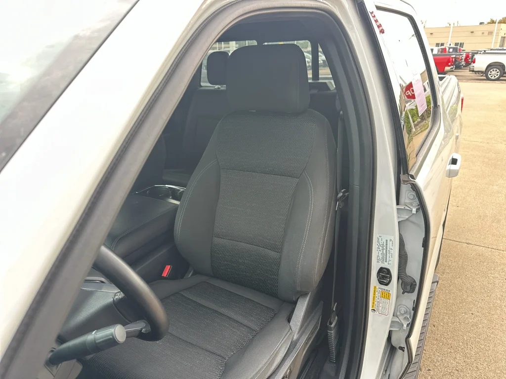 Used 2023 Oxford White Ford XLT image 30