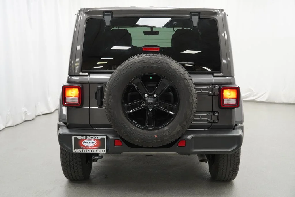 Used 2021 Gray Jeep Unlimited Sahara Altitude image 10